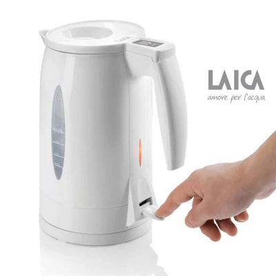 LAICA 2400 W-os Vízforraló  vízszűrő  funkcióval 