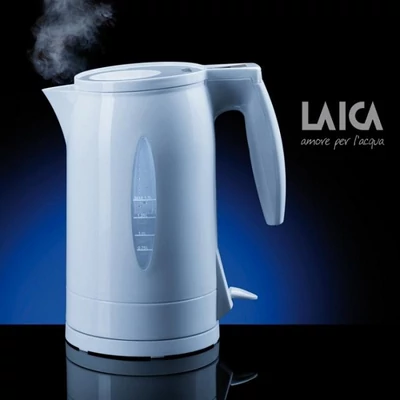 LAICA 2400 W-os Vízforraló  vízszűrő  funkcióval 